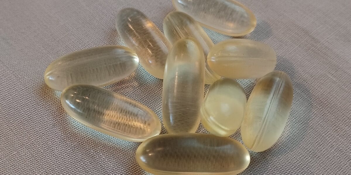 Kapsułki softgel z olejem algowym DHA na lnianej tkaninie